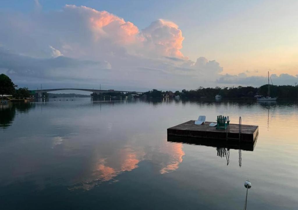 Tortugal Boutique River Lodge Rio Dulce Town Exterior foto